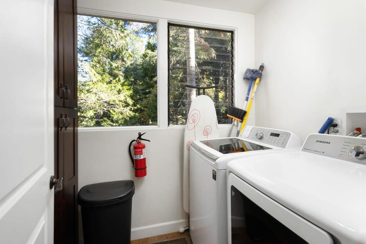 Snowflower Cabin Modern Luxe, 2 Level, 1500 Sqft, Ac, View, Dogs, Walk To Village Lake Arrowhead Exterior foto
